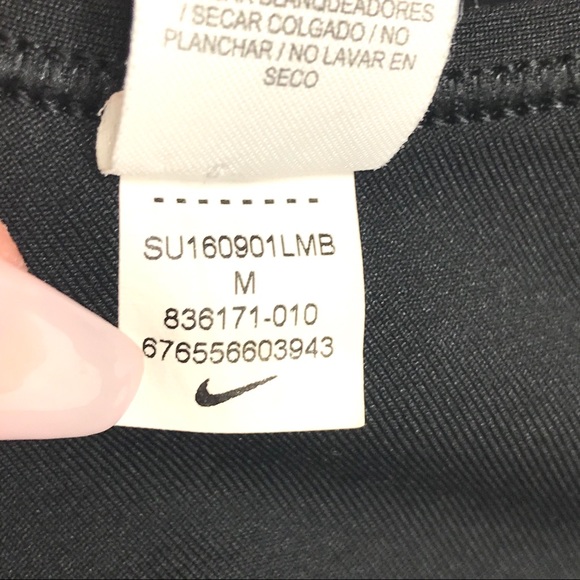 NIKE SPORTS BRA WITH TOTE AND WRISTBANDS GIFT SET - Picture 4 of 14